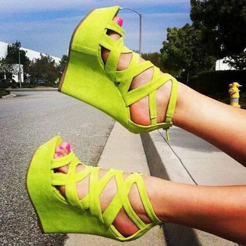 明るい黄色のスエードカットアウト中空プラットフォームウェッジ - Women'S Shoes Yellow のレビューと価格