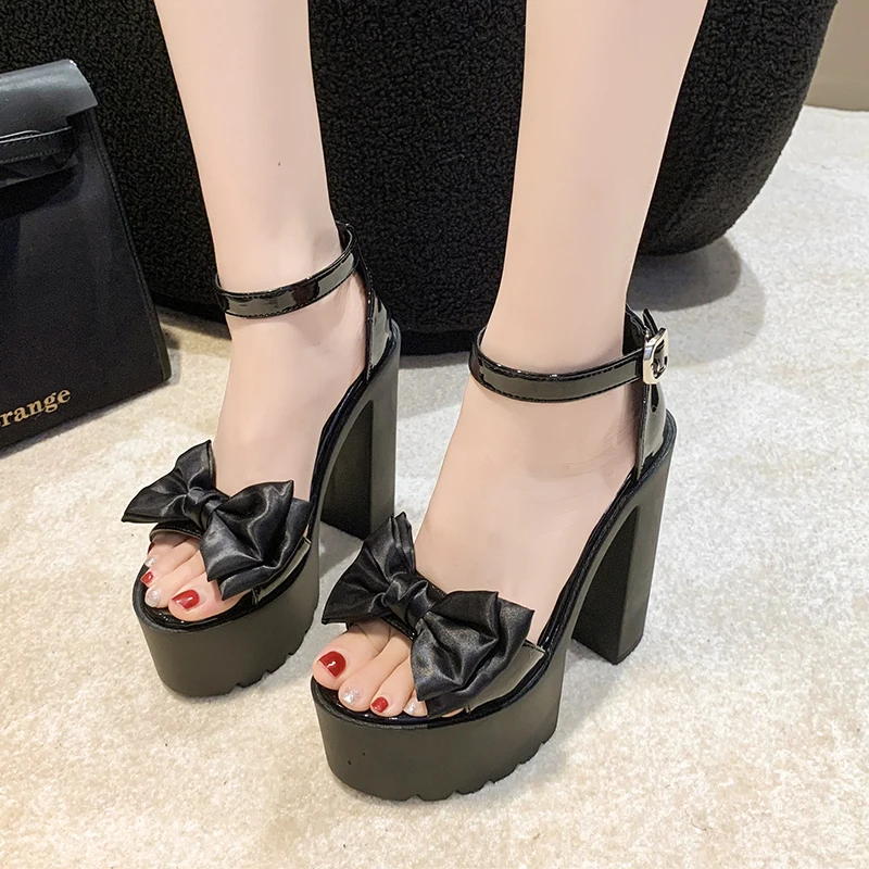 女性サンダル 2025 新しい夏の靴トレンド黒、白ファッショ - Women'S Shoes Trending 2025 のレビューと価格