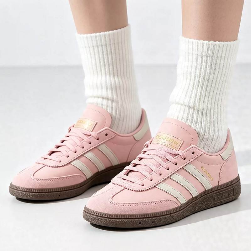 アディダス正規品のクローバー柄スニーカー、女性用、夏のスポー - Women'S Shoes Pink Adidas のレビューと価格