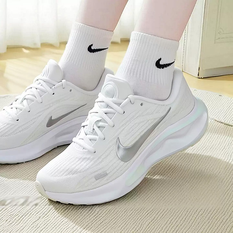 NIKE レディース 新型 JOURNEY RUN クッショ - Women'S Shoes New Balance のレビューと価格